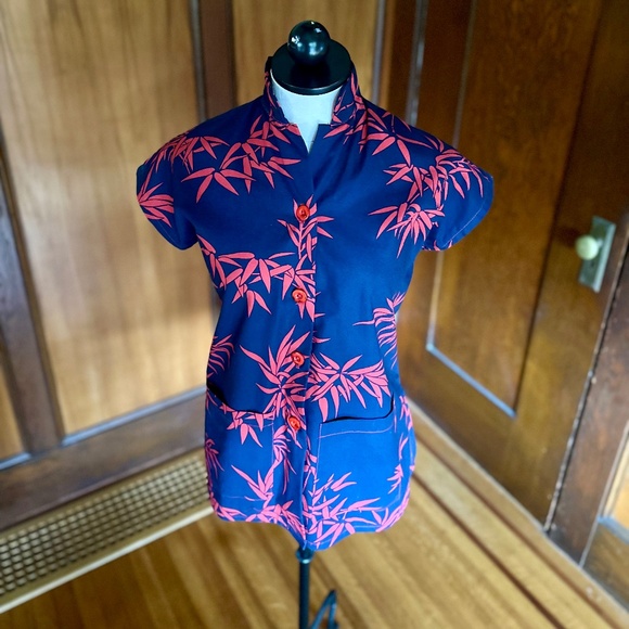 Tropical Hawaiian Bamboo Print Tea Timer Top Blouse, Blue Red, Amoureux Vintage - Picture 3 of 6